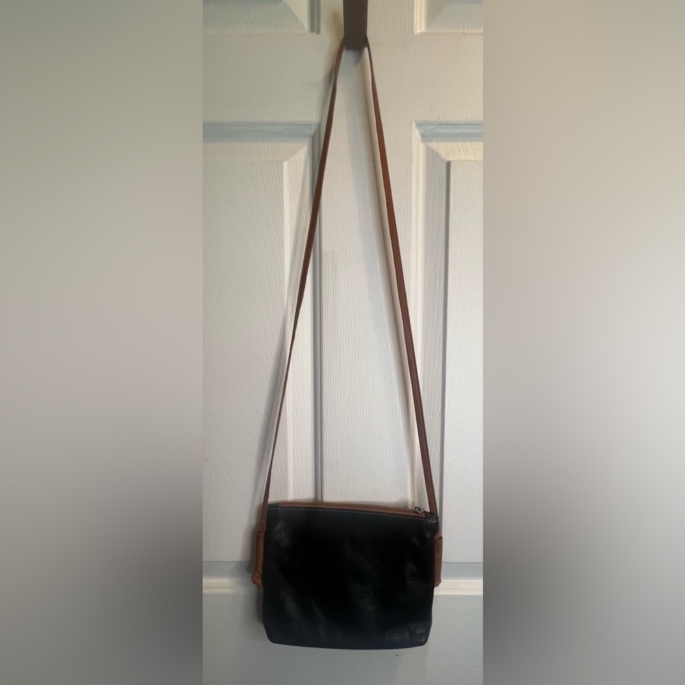 Elegant Black and Tan Leather Crossbody Bag - Picture 3 of 5